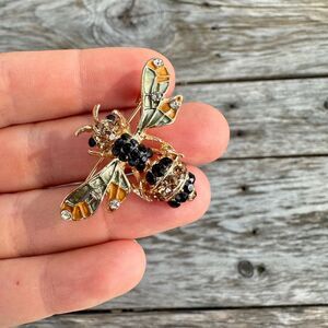 Vintage Jewelry Bee Brooch Bee Pin Flying Insect Brooch Rhienstone Bee Pin
